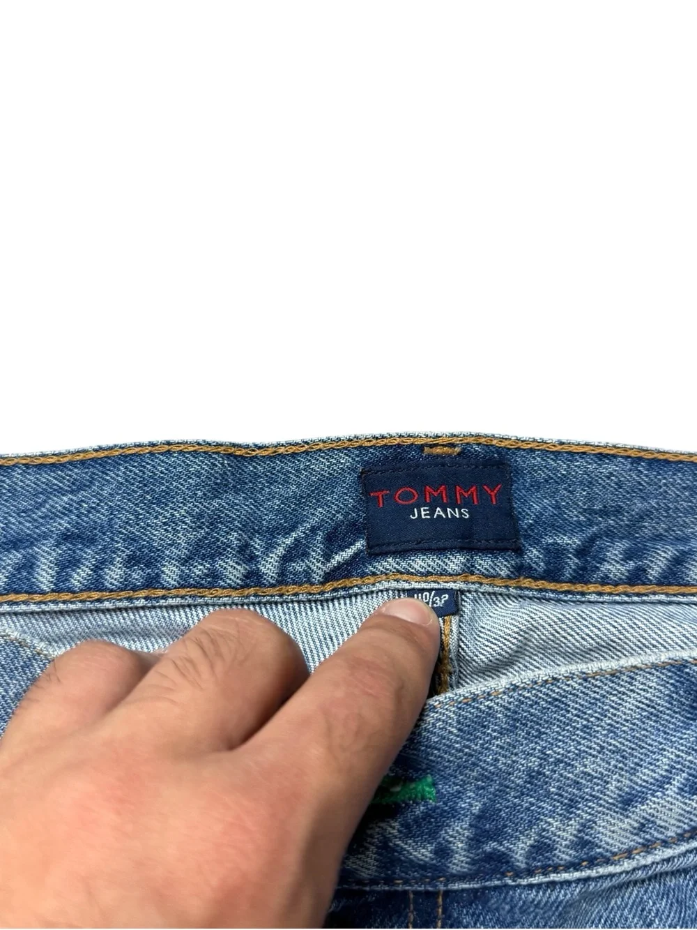 Tommy Hilfiger leg opening